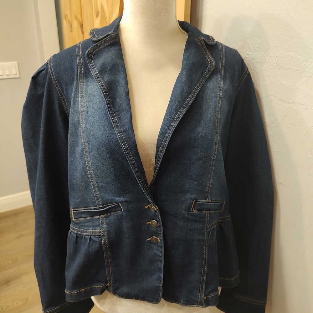 Curve Appeal Women Blue Denim Peplum Style Jacket Sz XLarge‎ Buttons Long Sleeve